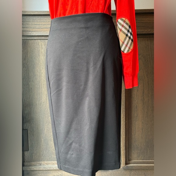 Tahari black stretchy pencil skirt size medium. NWT - Picture 4 of 7